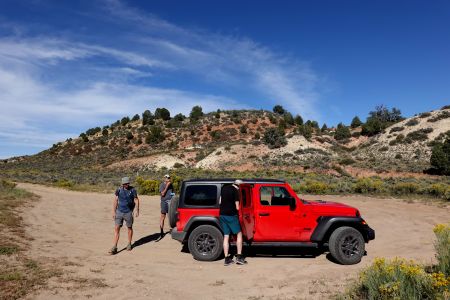 Náš Jeep Wrangler nám umožnil jízdu i po těžkých džípovkách.